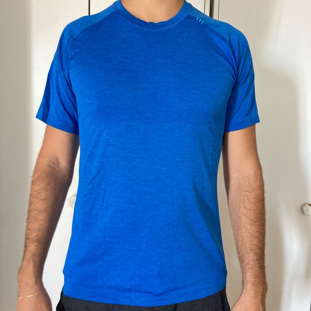 Lulu lemon t shirt